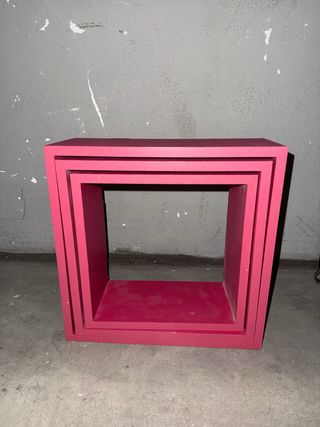 Estanterías cuadradas rosas de madera