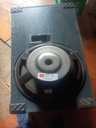 Altavoz JBL M252-8