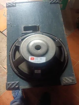 Altavoz JBL M252-8