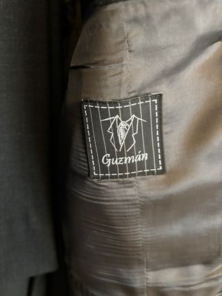 Traje de etiqueta gris Guzman