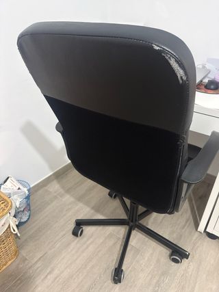 Silla de oficina negra