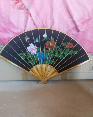 Abanicos decorativos pintados a mano