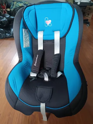 Silla de coche para bebé azul y negro