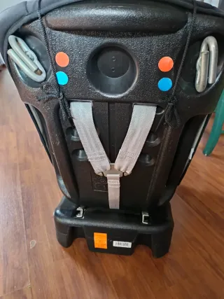 Silla de coche para bebé azul y negro