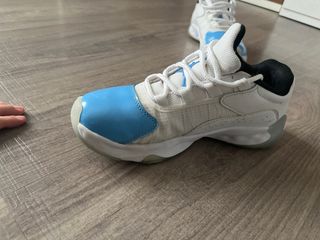 Jordan 11 niño azul y blanco