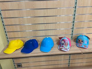 Lote 5 Gorras Infantiles nuevas (Lol y lisas)