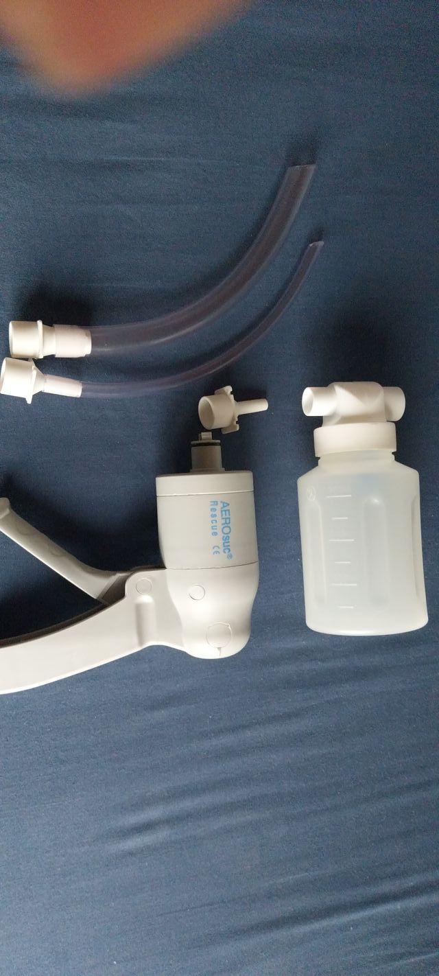 Aspirador, succionador manual de secreciones.