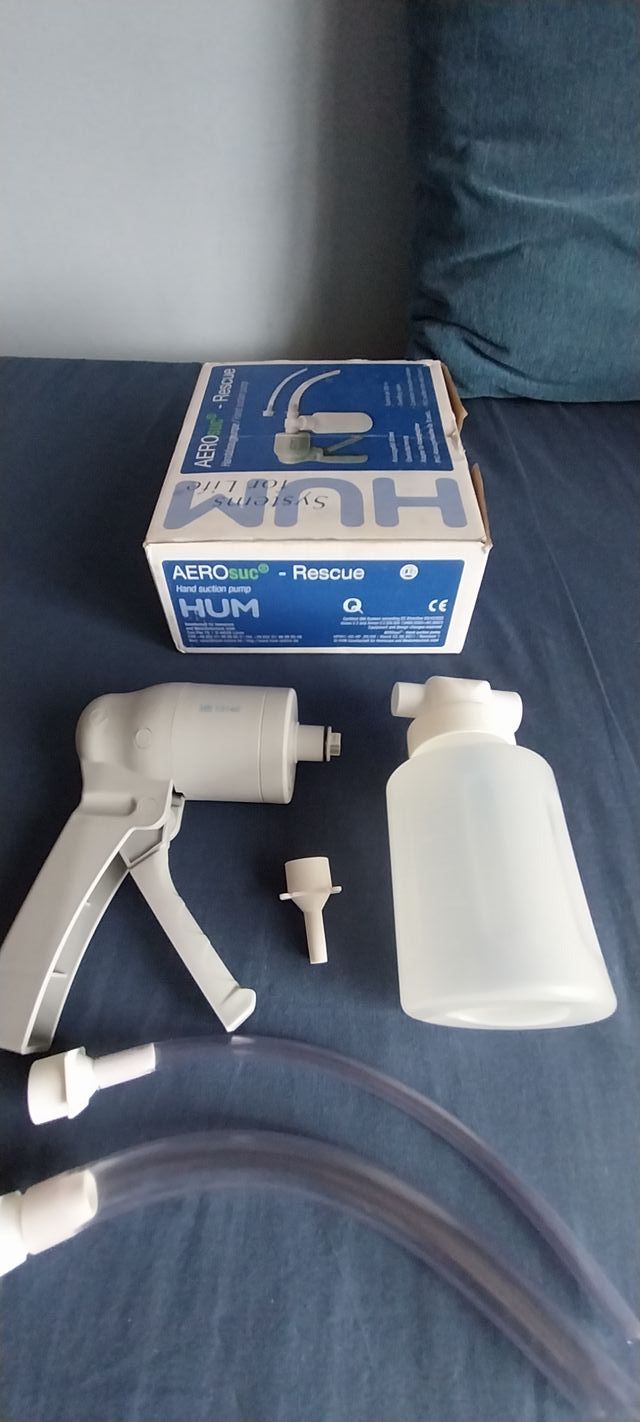 Aspirador, succionador manual de secreciones.