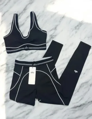 Conjunto deportivo Alo Yoga negro