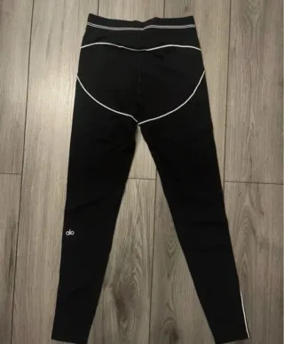 Conjunto deportivo Alo Yoga negro