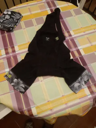 Maillot y culotte ciclismo ALE