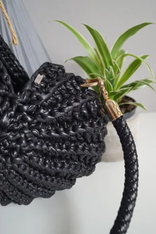 Bolso Concha Negro Hecho a Mano