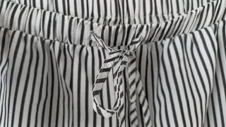 Pantalón de rayas blanco y negro