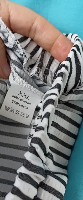 Pantalón de rayas blanco y negro