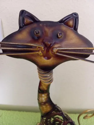 Adorno gato metal marrón y dorado