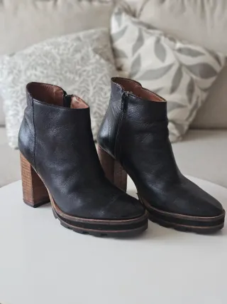 Botas cuero negras tacón madera T.35.5
