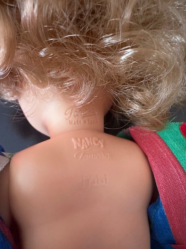 Muñeca Nancy con vestido a rayas