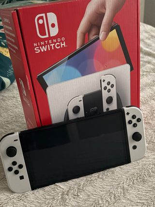 Nintendo Switch OLED Bianca e Nera