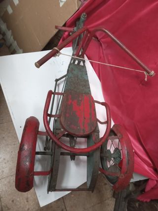Triciclo antiguo años cuarenta