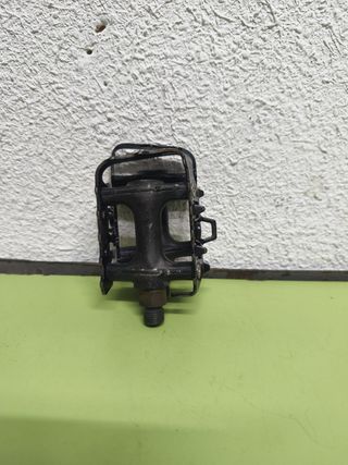 Pedales clásicos de plataforma metálicos bicicleta