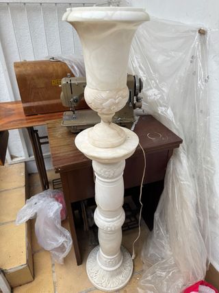Columna decorativa de mármol en 2 piezas