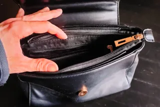 Bolso mano/bandolera bicolor negro y blanco