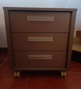 Mesita 3 cajones con ruedas