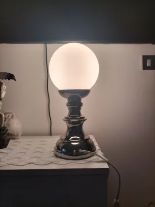 Lampada vintage vetro opalino e ceramica cromata