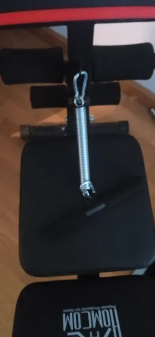 Banco de abdominales y piernas