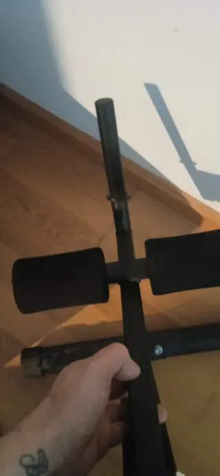 Banco de abdominales y piernas