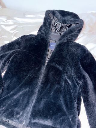 Chaqueta negra peluda Kiabi