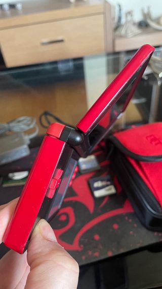 NINTENDO DS LITE ROJA + CARGADOR Y JUEGOS