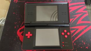 NINTENDO DS LITE ROJA + CARGADOR Y JUEGOS