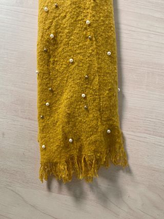 Bufanda pelito mostaza con perlas