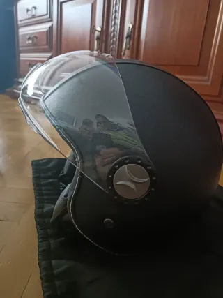 Casco de moto con visera