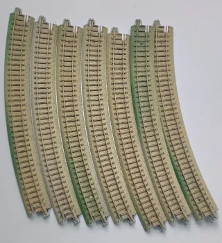 Vías curvas de Kato Escala N,distintos radios.