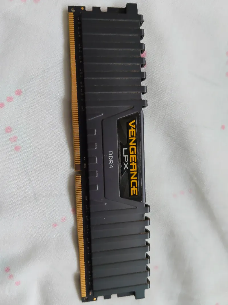 16GB DDR4 Corsair Vengeance LPX RAM 3000Mhz