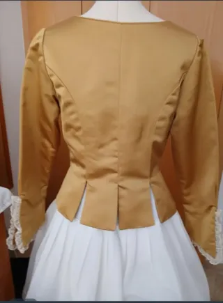 Corpiño  talla 38 dorado.Medidas en la última foto