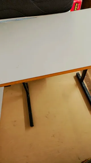 Escritorio blanco y negro