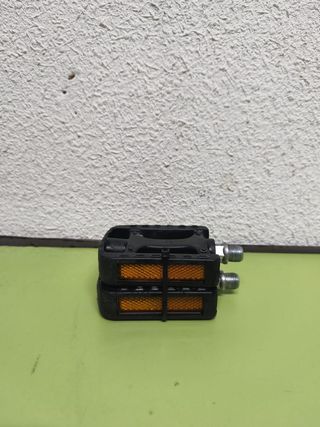 Pedali da bici a piattaforma con riflettori