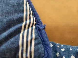 Mochila portabebés azul con corazones