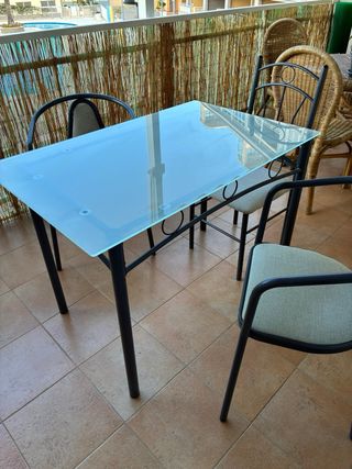 Mesa cristal y 2 sillas metal + 6 sillas con mesa