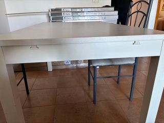 Mesa cristal y 2 sillas metal + 6 sillas con mesa