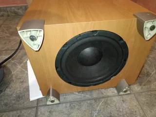 Subwoofer activo JBL averiado