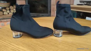 Botines calcetín tacón transparente negros