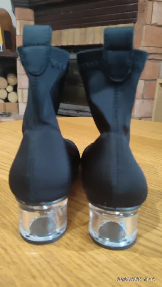 Botines calcetín tacón transparente negros