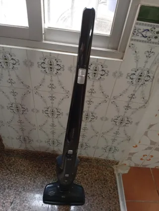 Aspiradora AEG sin cable no tiene cargador