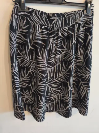 Falda C&A Estampado Hojas Negro T M