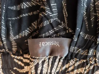 Falda C&A Estampado Hojas Negro T M