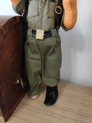Muñeca militar fieltro antigua